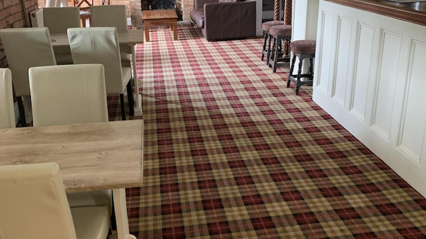 Halfway House Inn Country Lodge