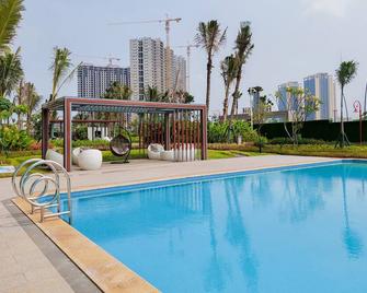 Comfrot 2Br At Sky House Bsd Apartment - Tangerang City - Pool