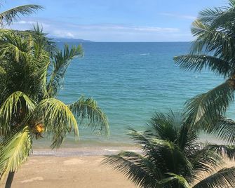 Badladz Beach and Dive Resort - Puerto Galera - Beach