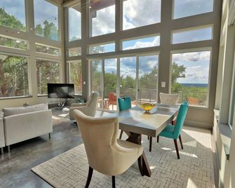 Romantic Hill Country Luxury - Perfect getaway for two! - Wimberley - Їдальня