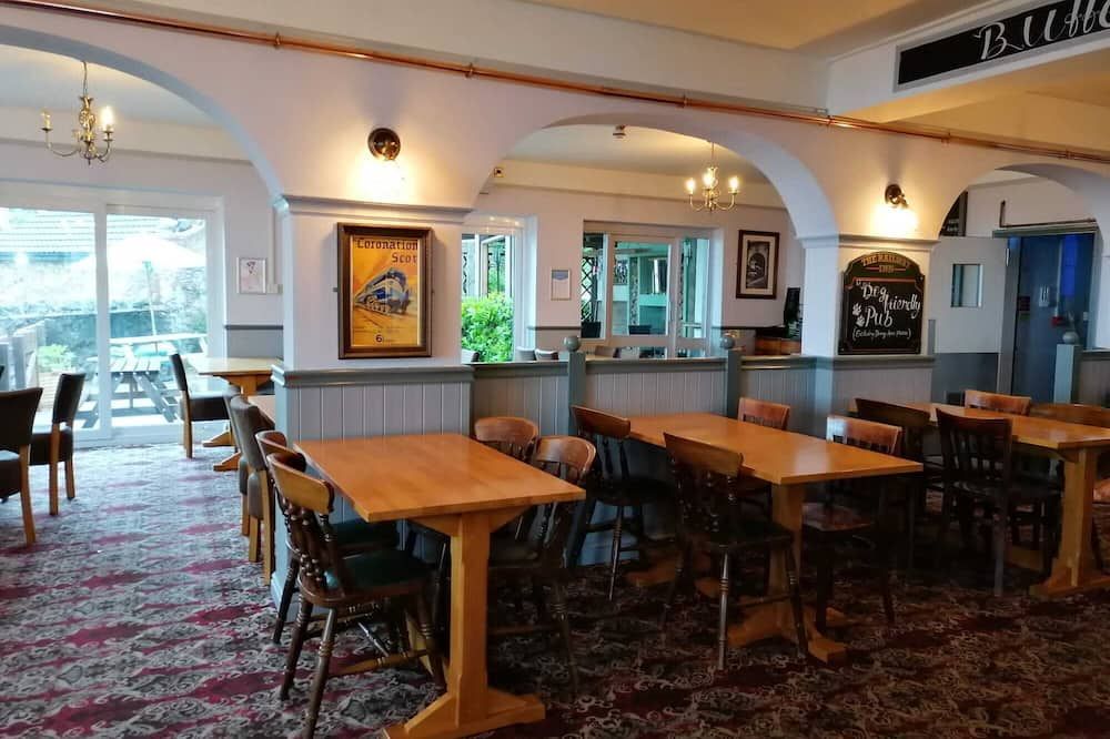 ذا رايلواي إن - مالفرن - مطعم