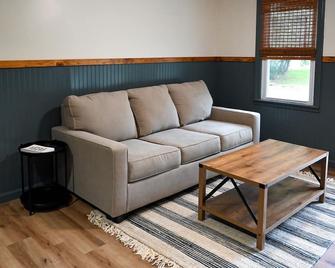 The Inn at the Gate - Skaneateles - Living room