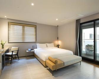 Nampo Hound Hotel Premier - Busan - Bedroom
