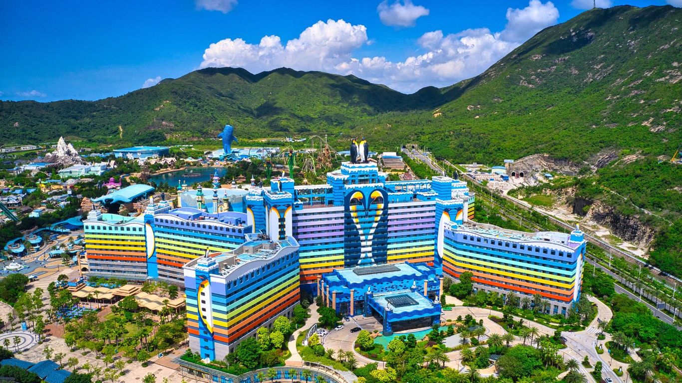 Chimelong Penguin Hotel