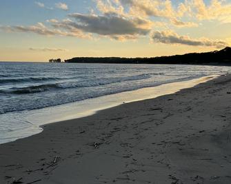 Rustic Log Cabin With A Private Beach. - Port Colborne - Pláž