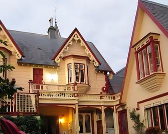 Boutique Hotel Warwick House - Nelson - Building