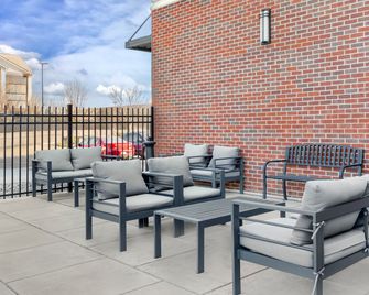 Holiday Inn Louisville Airport South By IHG - לואיסוויל - מרפסת
