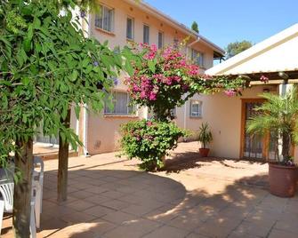 Suite 4-Doves Nest Guest House-Bed and Breakfast - Kempton Park - Vista del exterior