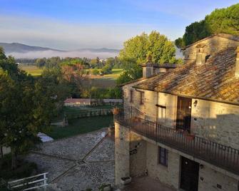 Gh Borgo Pulciano Agriturismo - Montone - Buiten zicht