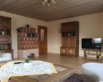 Quiet vacation apartment (100 sqm) with sunny terrace - Thanstein - Sala de estar