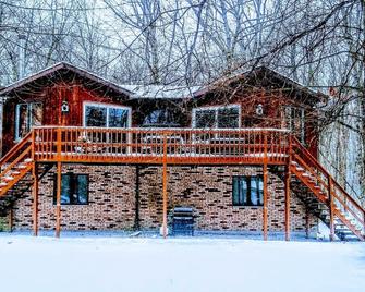 Pet Friendly Centrally Located Home In The Heart Of The Pocono Mountains - Albrightsville - Edificio