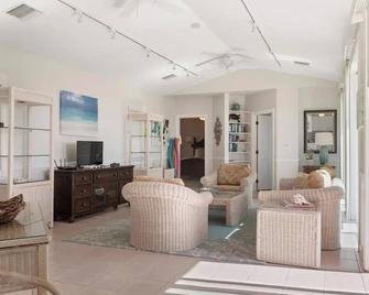 3 bedroom beachfront penthouse with stunning views! - Parrot Cay Island - Wohnzimmer