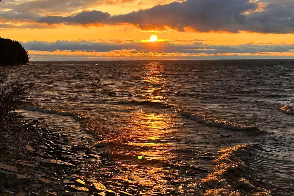 Lakefront Escape Fire Pit, Pets & Scenic Views - Sturgeon Bay