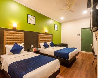 Hotel Aksa - Mumbai - Bedroom