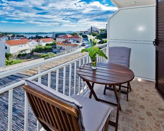 Luka's Lodge hostel - Hvar - Balcón