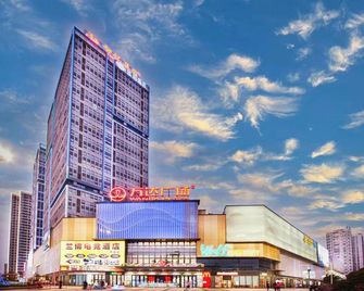Hanting Premium Hotel (Huaihua High Speed Railway South Station Wanda) - Huaihua - Building