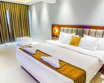Hotel Emersion Residency - Pune - Sypialnia