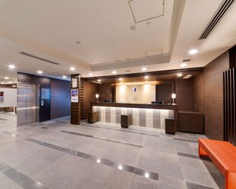 Best Western Hotel Fino Osaka Shinsaibashi - אוסקה - דלפק קבלה
