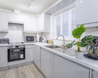 Minster's Reach York City Centre Apartme - York - Kitchen