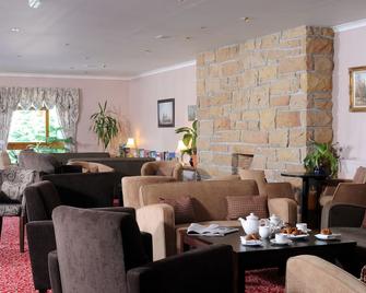 The Highlander Hotel - Newtonmore - Lounge