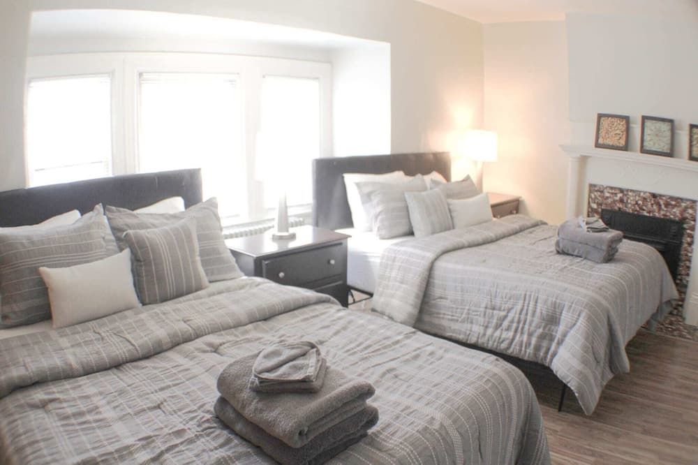 Steps Away From Hospital - 2 Queen Bed - City View - Pittsburgh - Habitación