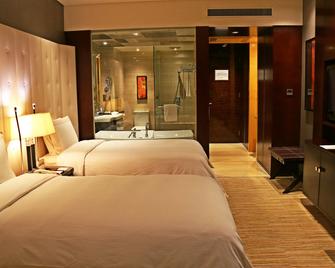 Royal International Hotel - Shanghai - Bedroom