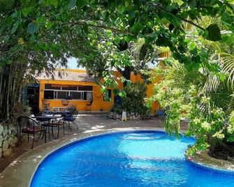 Hotel Medio Mundo - Mérida - Pool