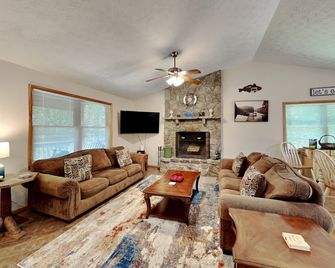 Carefree Cove by Taylor Made Deep Creek - Swanton - Living room