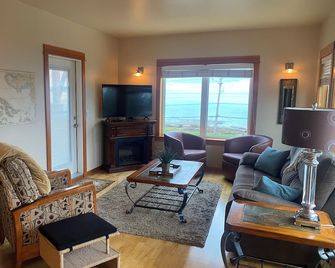 Beautiful Luxury Condo with Stunning Views, Sleeps 4 - Blaine - Obývací pokoj