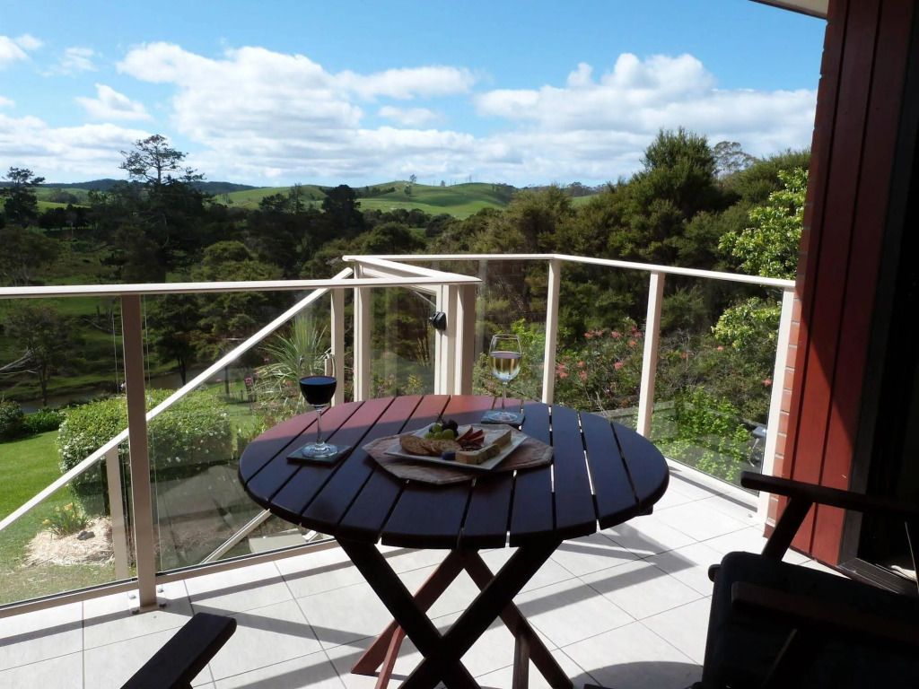 Morepork Riverside Lodge - פאיהיה - מרפסת