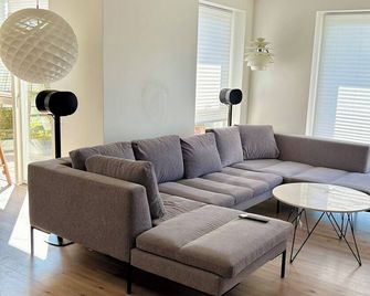 Modern Spacious City Family Retreat Garden - Odense - Obývací pokoj