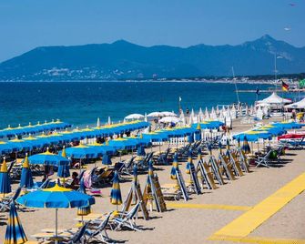 Hotel Ristorante Meson Feliz - Terracina - Strand