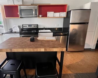 Wonderful Studio in City Park West, pet friendly building. - Denver - Cocina
