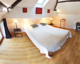 Charming cottage sleeps 6, park, authentic village near Fontainebleau - Paley - Bedroom