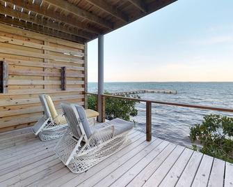 Spectacular Ocean Views Cabana w/ Private Oceanfront Balcony & Walk-In Shower - Dangriga - Балкон