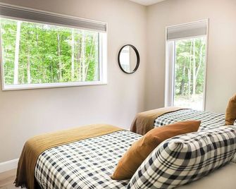 Sköv Cabin Luxury Escape | Cedar Sauna & Hot tub - Calabogie - Bedroom