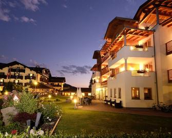 Hotel Nele - Ziano di Fiemme - Budova