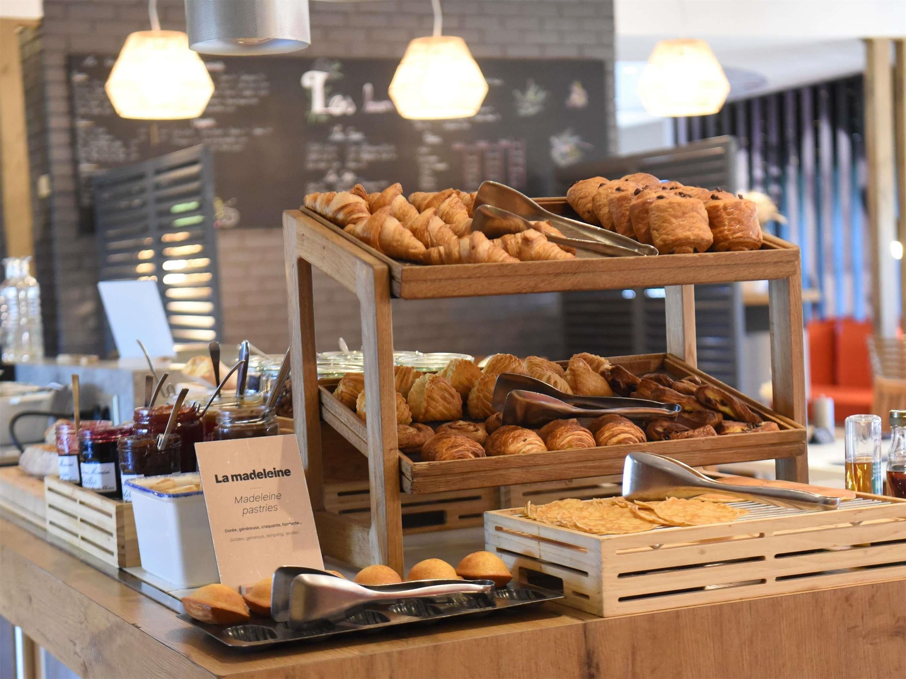 Ibis Laval Le Relais d'Armor - Laval - Buffet