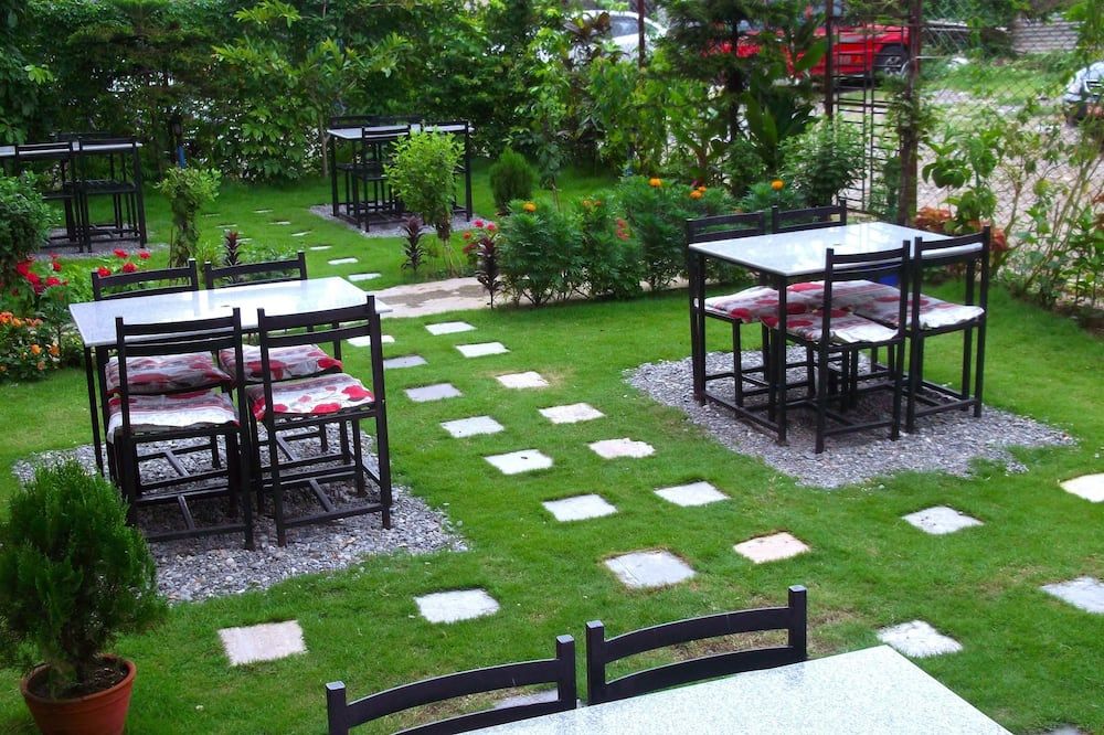 Hotel Splendid View - פוחארה - פטיו