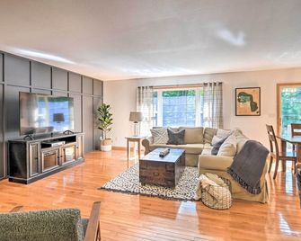 Upscale Family Cottage 1 Mi to Higgins Lake - Roscommon - Sala de estar