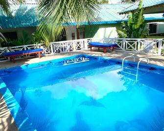 Tranquil 2-bedroom vacation home in Watamu with own compound-close to the beach. - Watamu - Piscine