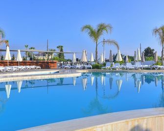 Lebay Beach Hotel - Oroklini - Piscina