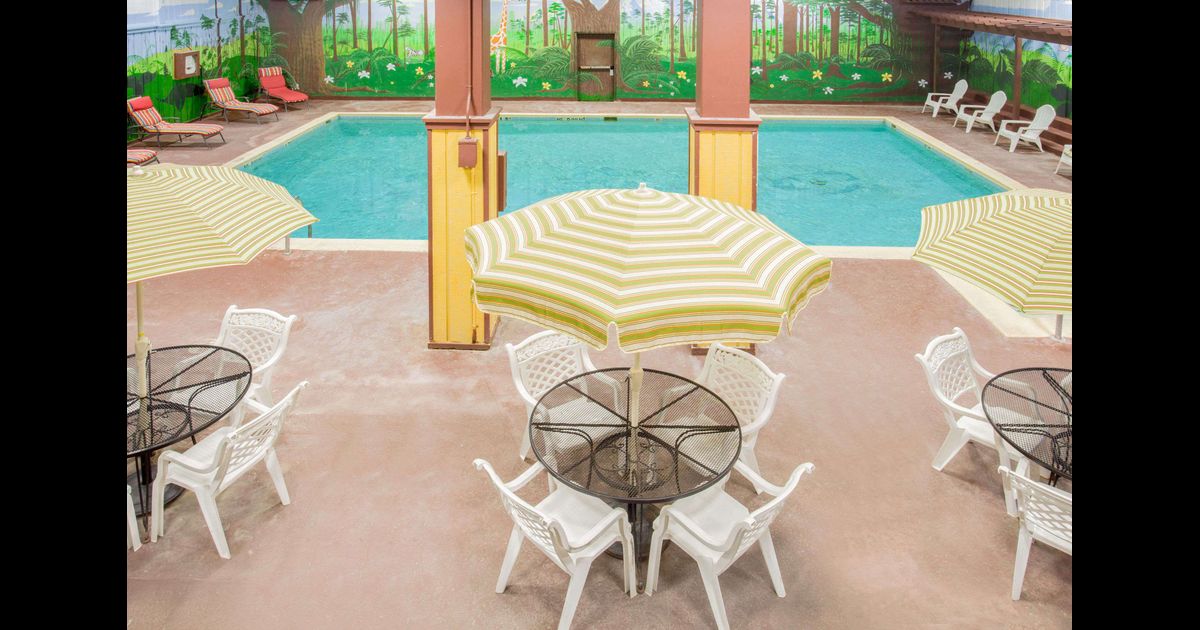 Ramada by Wyndham Angola/Fremont Area in Angola, the United States from