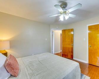 Beautifully Furnished Two-Bedroom Unit, Loaded With Appliances And Ample Parking - Pittsburgh - Sypialnia