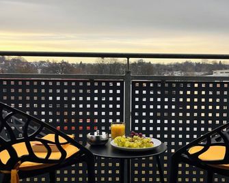 Komfort-Apartment - 93m2 - Zentral - Nähe Stadtpark - Pfaffenhofen an der Ilm - Balcony