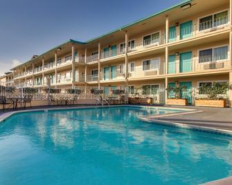 The Stevenson Monterey - מונטריי - בריכה