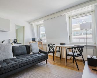 Cool Seefeld Studio, near Opera, 1 min to Lake, by Blueground - Zürich - Vardagsrum