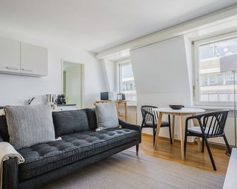 Cool Seefeld Studio, near Opera, 1 min to Lake, by Blueground - ציריך - סלון
