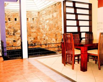 Seilka bungalow-find serenity and relaxation - Bandaragama - Dining room