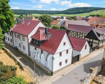 Gemütliches Landhaus für Gruppen bis 10 P - mit Kamin & Großem Garten - Roßleben-Wiehe - Gebäude